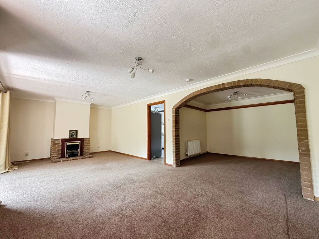 Property photo 3 of 16 Lounge/Diner