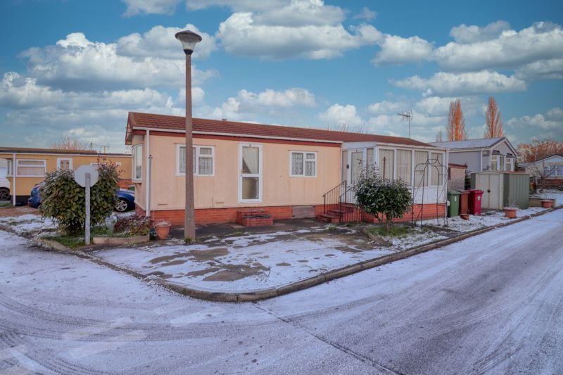 Property photo 1 of 11 Frontal