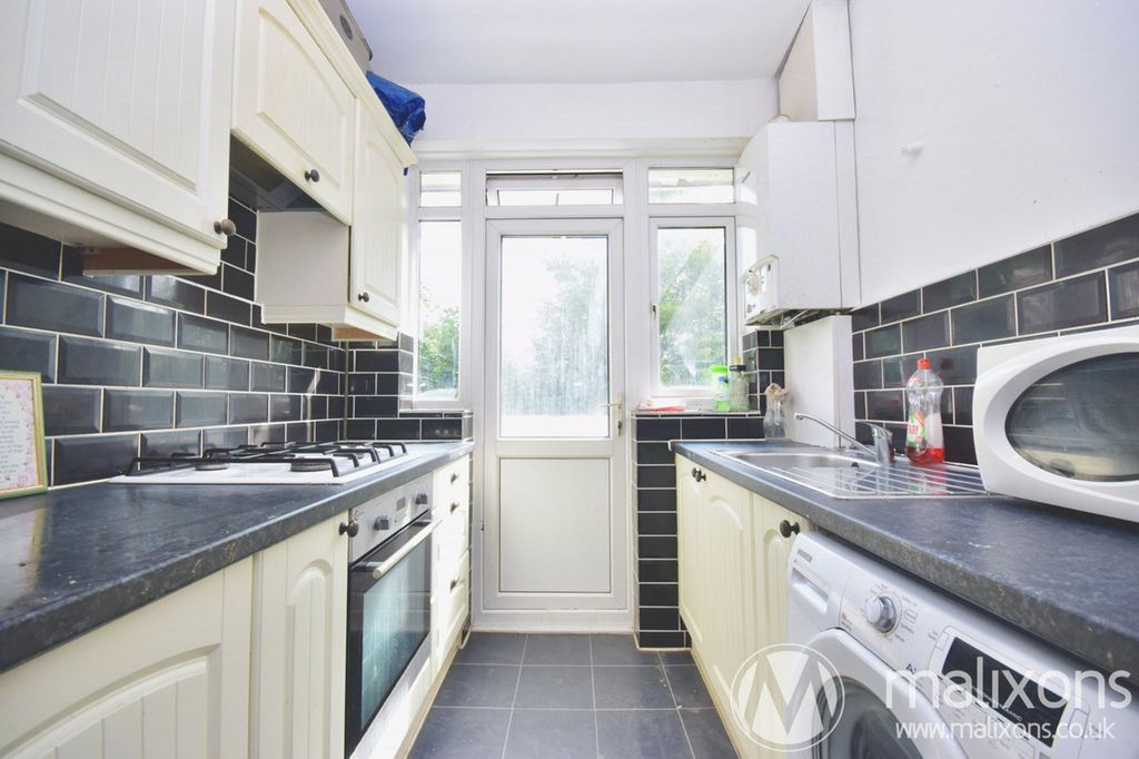 Property photo 2 of 9