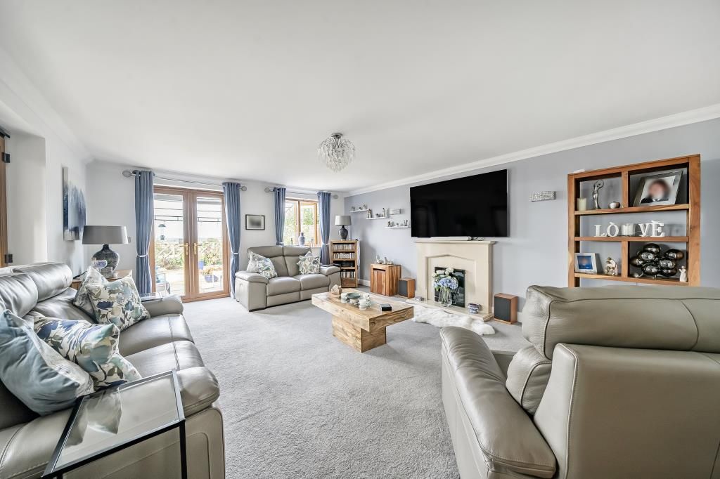 Property photo 3 of 20 Living Room