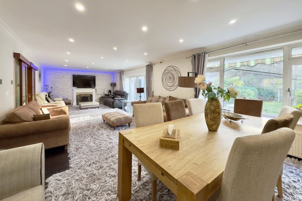 Property photo 2 of 28