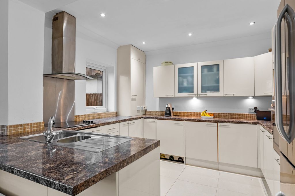 Property photo 3 of 23 Kitchen