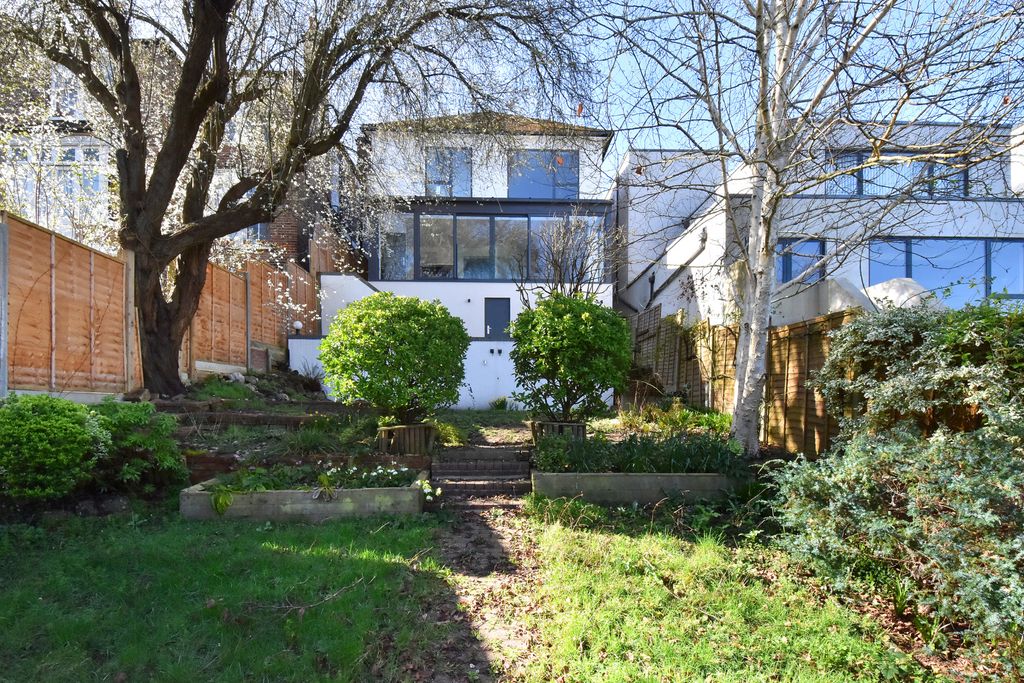 Property photo 2 of 20