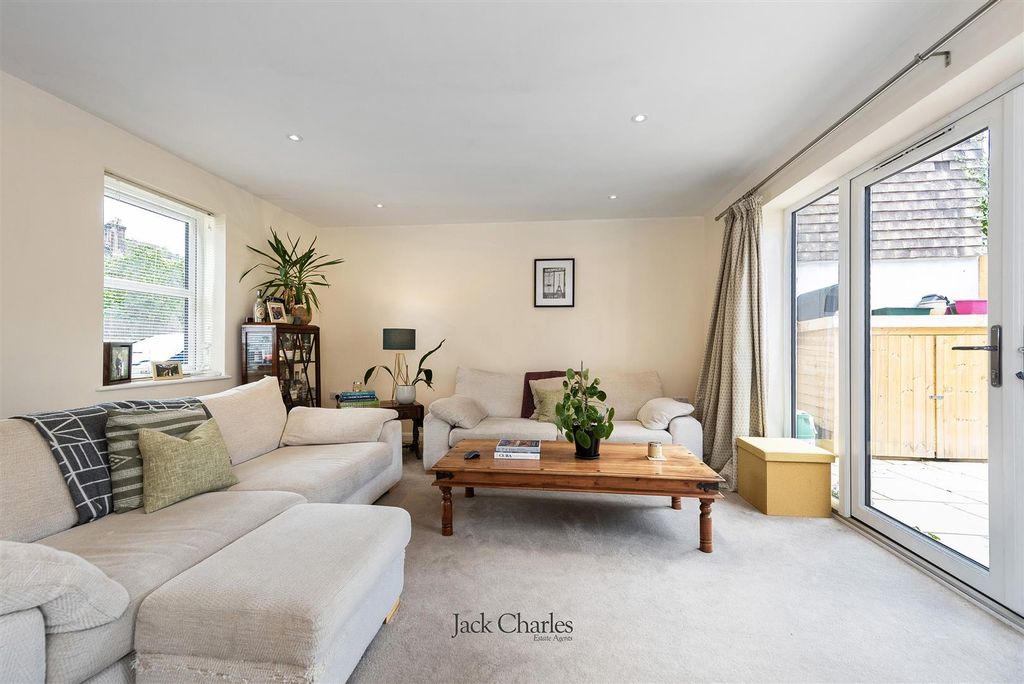Property photo 3 of 13 61 Shipbourne Rd, Tn10 3DX 004.Jpg
