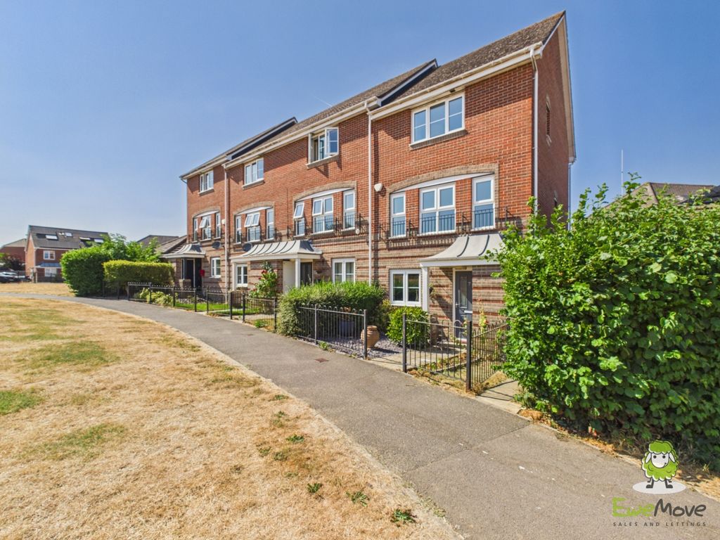 Property photo 1 of 30 Ewemove Estate Agents Basingstoke