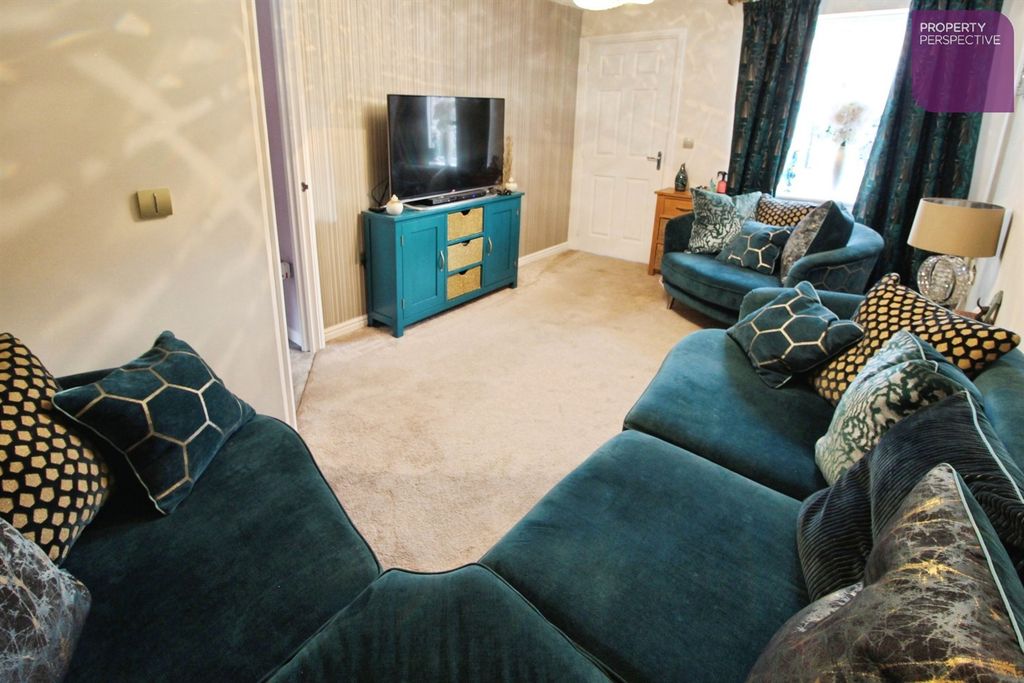 Property photo 2 of 14 Lounge