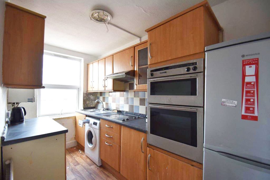 Property photo 2 of 6 Kitchen