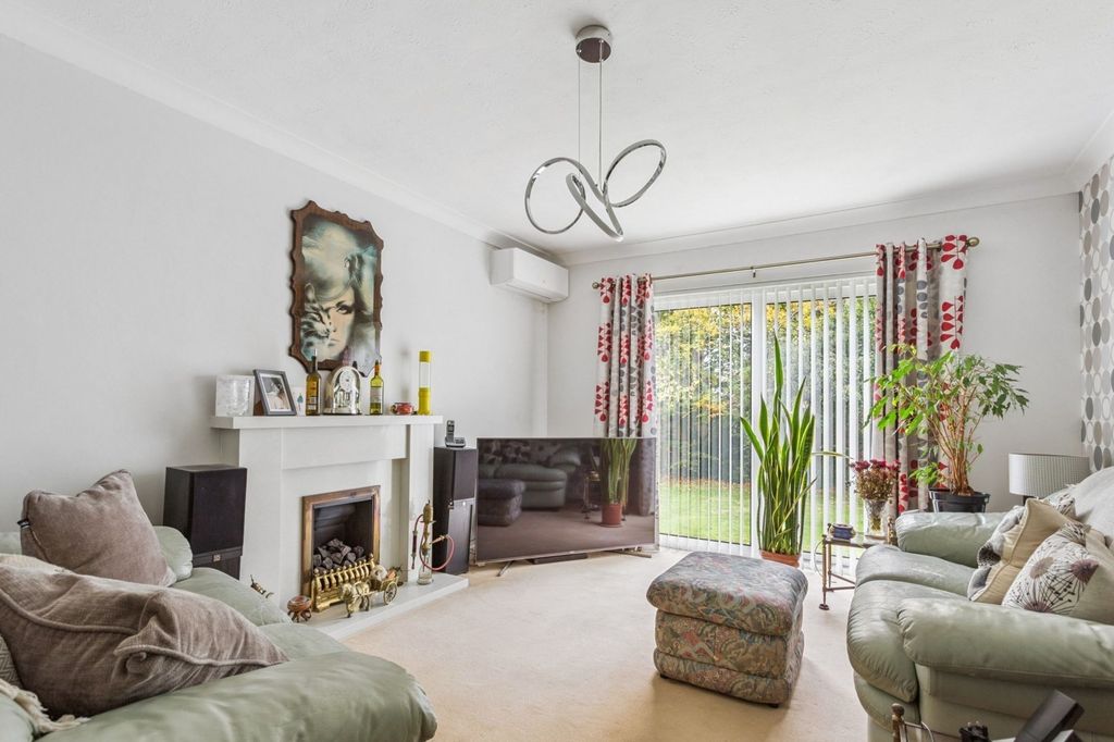 Property photo 2 of 10