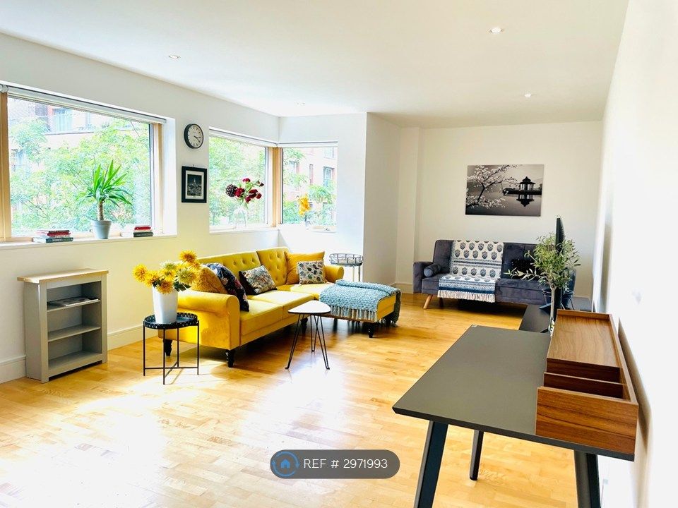 Property photo 3 of 13 Lounge