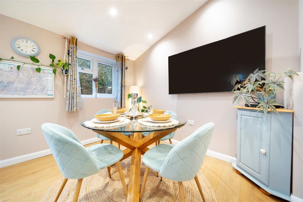 Property photo 3 of 15 16 Bloomfield Common-17.Jpg