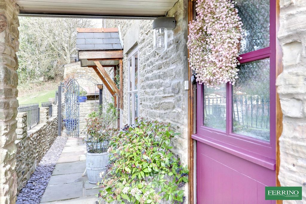 Property photo 2 of 31 Entrance