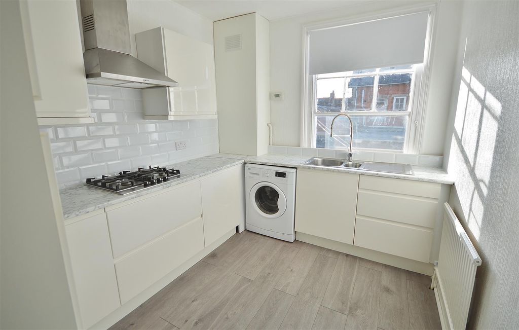 Property photo 3 of 7 Kitchen