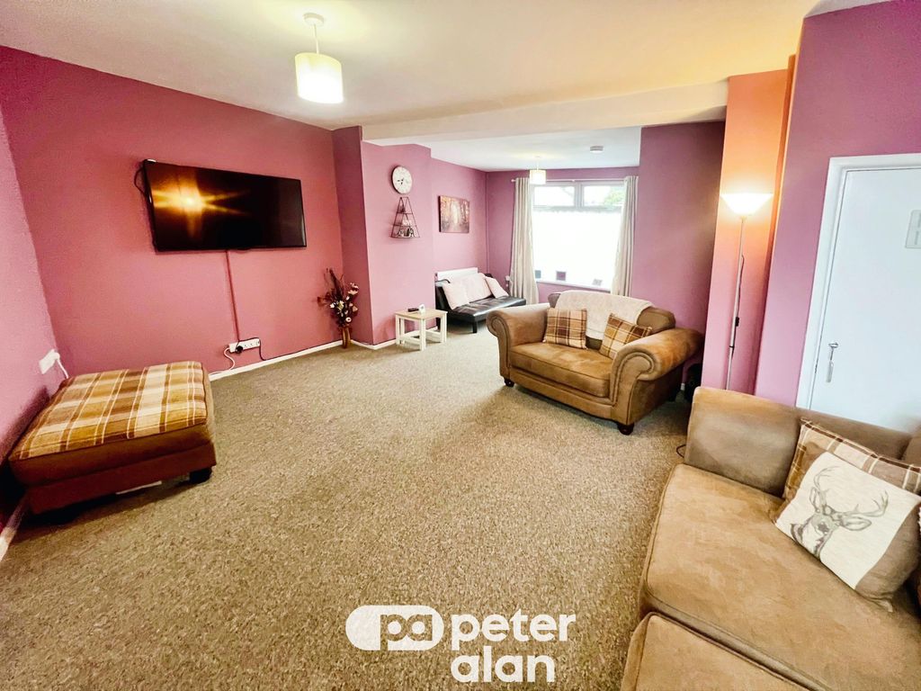 Property photo 1 of 8 Bedroom