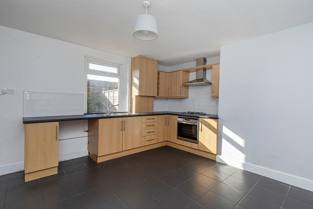 Property photo 2 of 18 Kitchen
