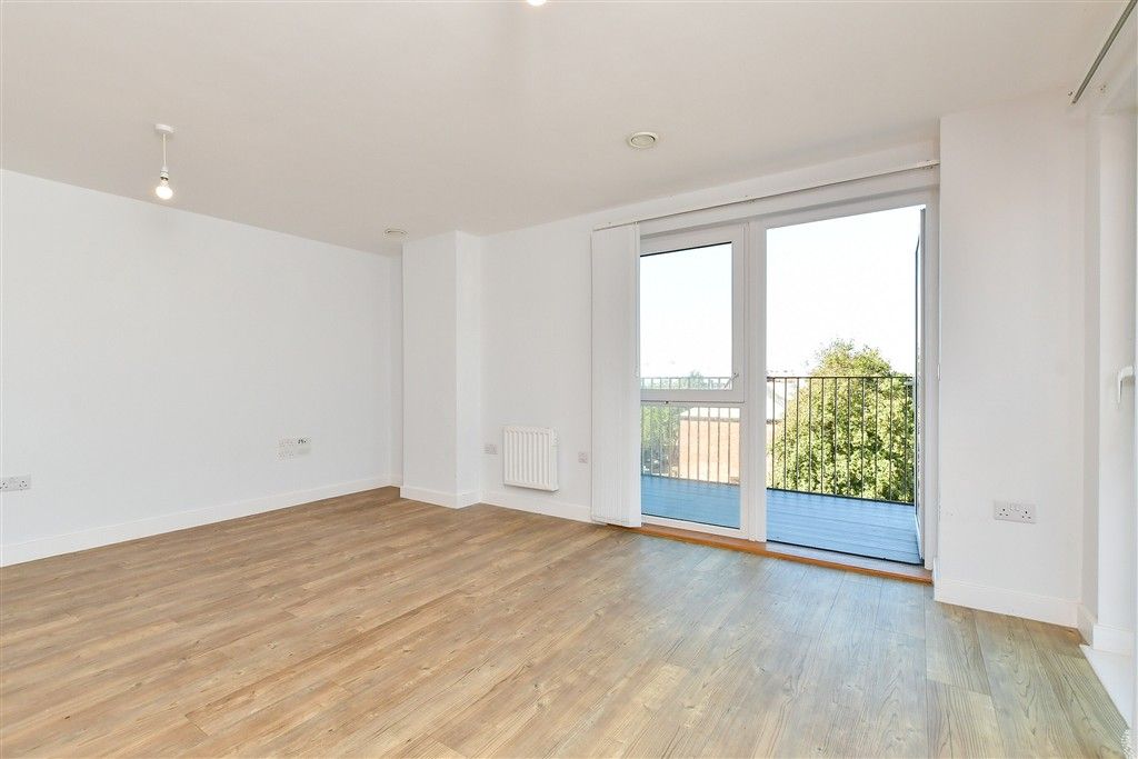 Property photo 2 of 10 Lounge/ Dining Area