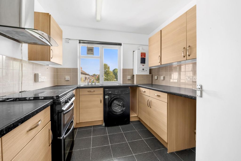 Property photo 3 of 10 Kitchen