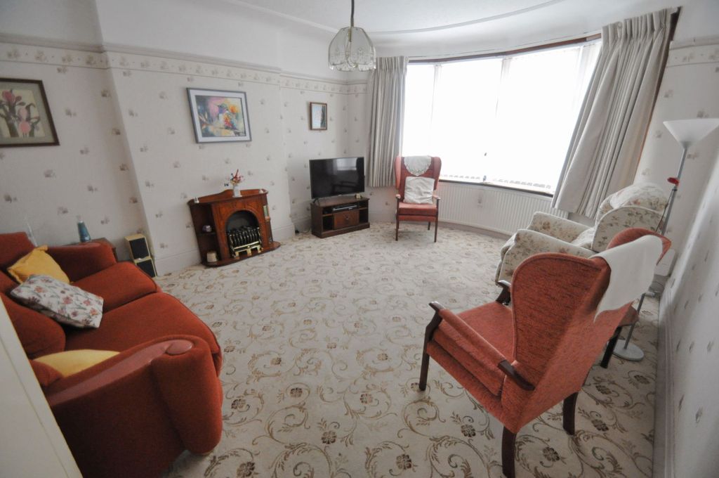 Property photo 3 of 37