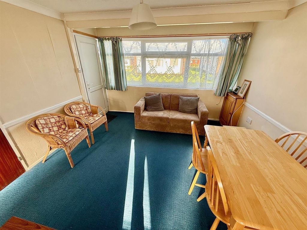 Property photo 3 of 8 Kitchenette / Living Room