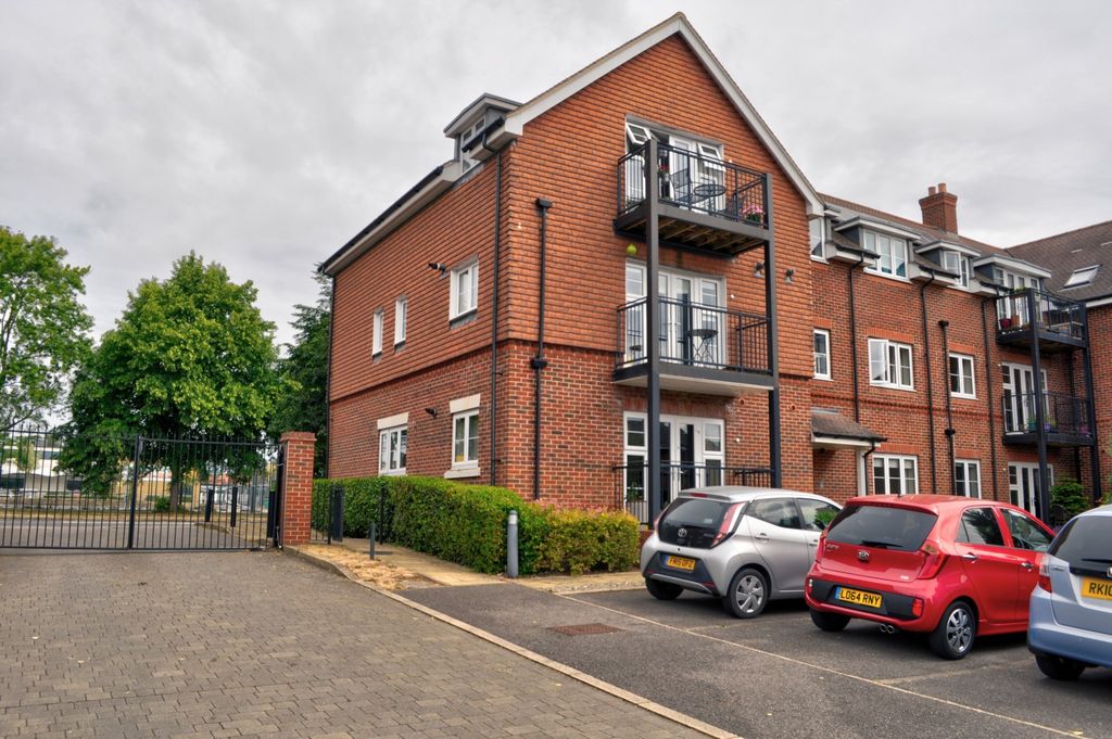 Property photo 1 of 10 30002123-Hr-9