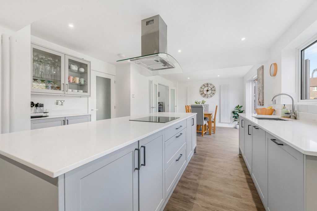 Property photo 3 of 30