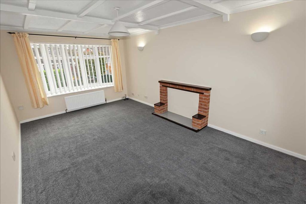 Property photo 3 of 12 Lounge