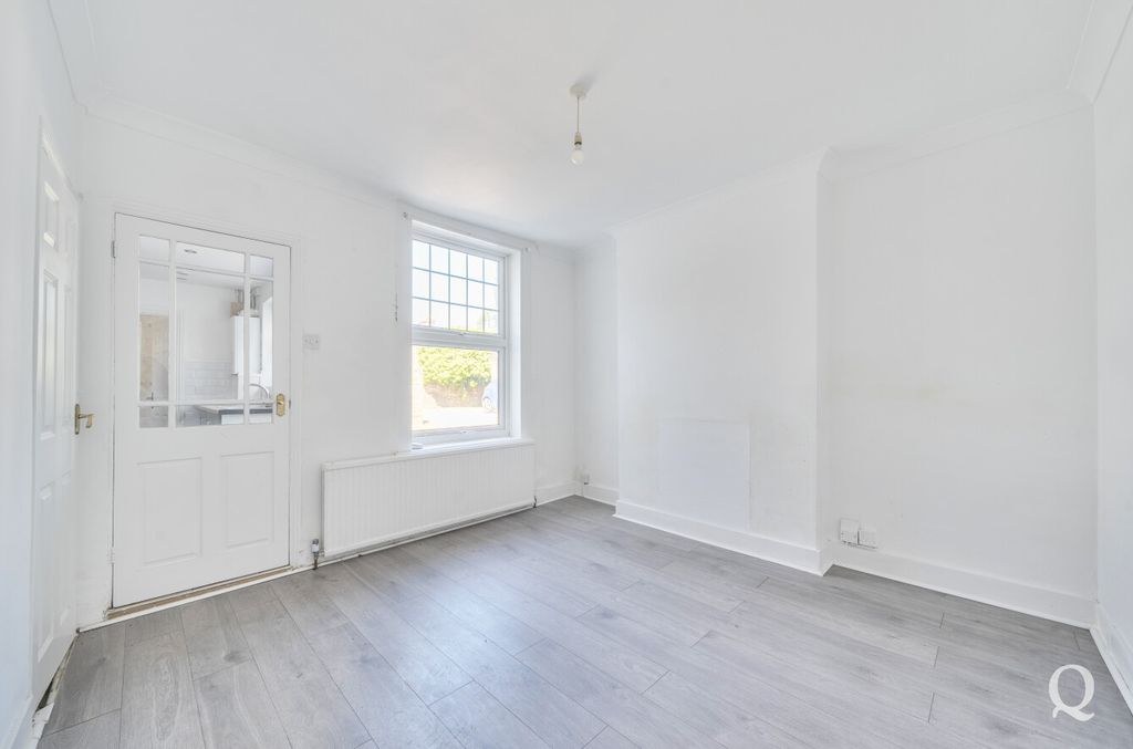 Property photo 2 of 25 0086E0Af-50d5-474...