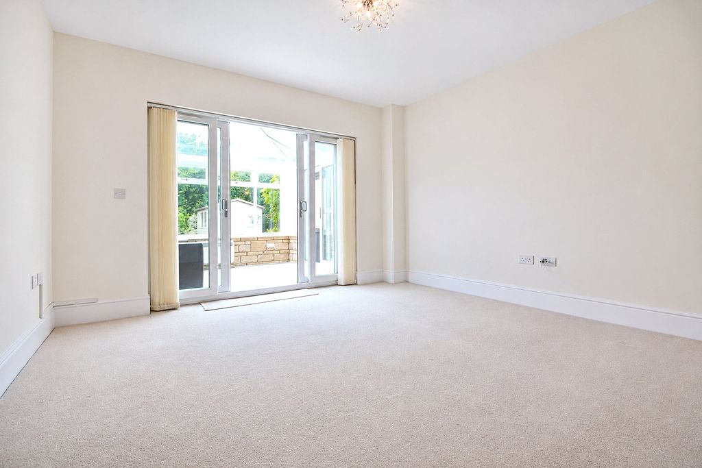 Property photo 3 of 22 Picture No. 27