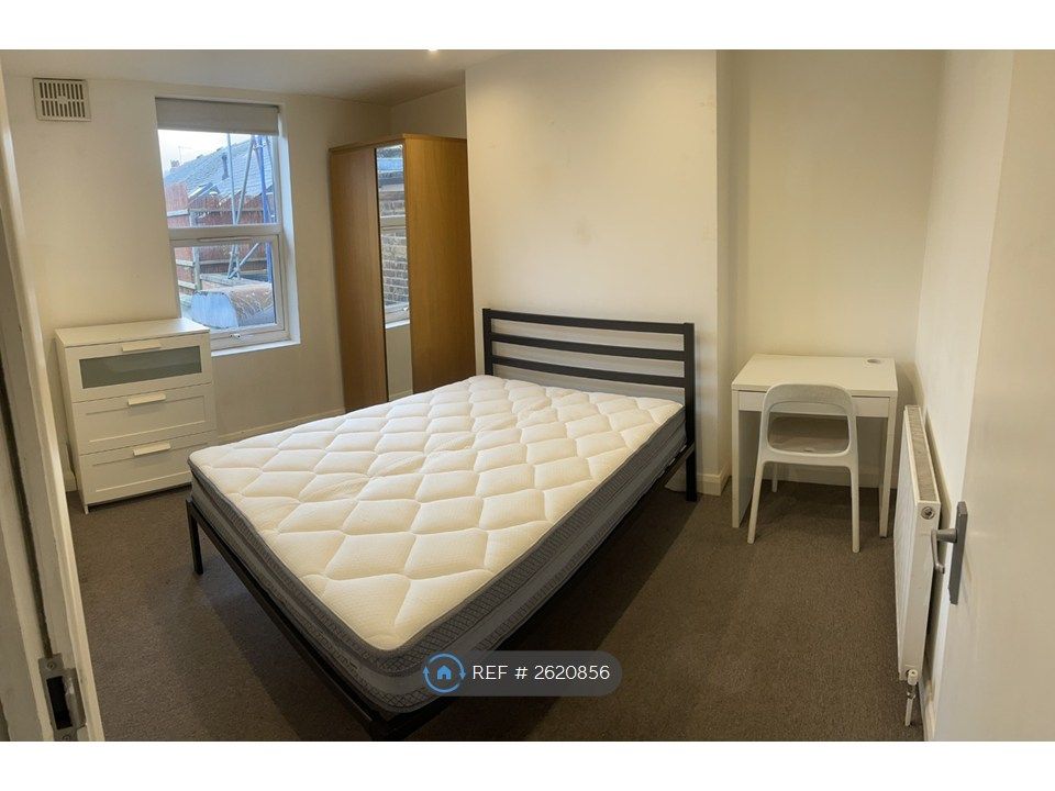 Property photo 1 of 8 Bedroom 1