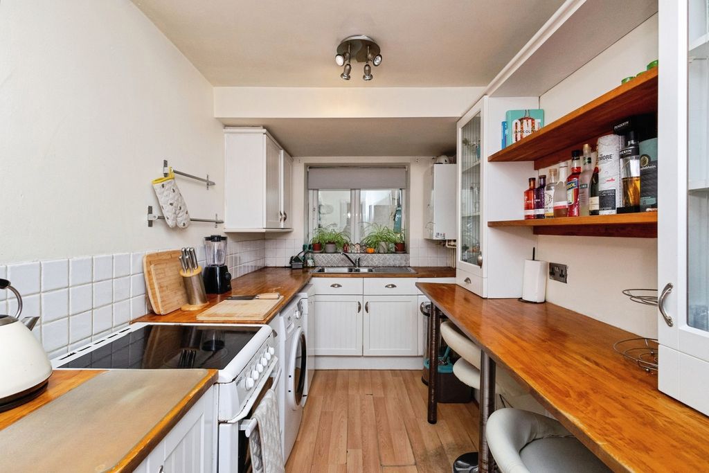 Property photo 2 of 17 Photo