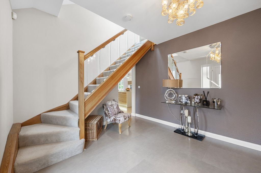 Property photo 3 of 26