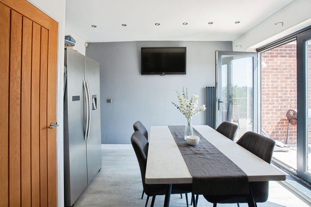 Property photo 3 of 13 Pbox-Img.Jpg