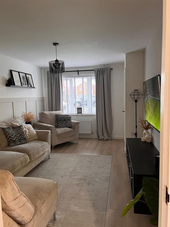 Property photo 3 of 12 Lounge.Jpg