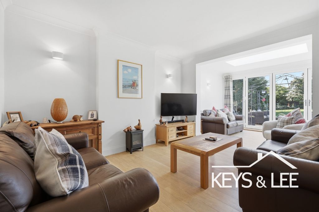 Property photo 3 of 16 4927254