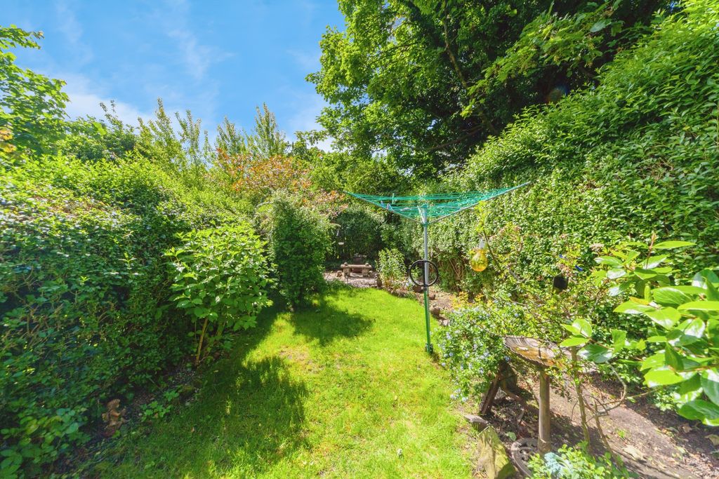 Property photo 2 of 17 Garden