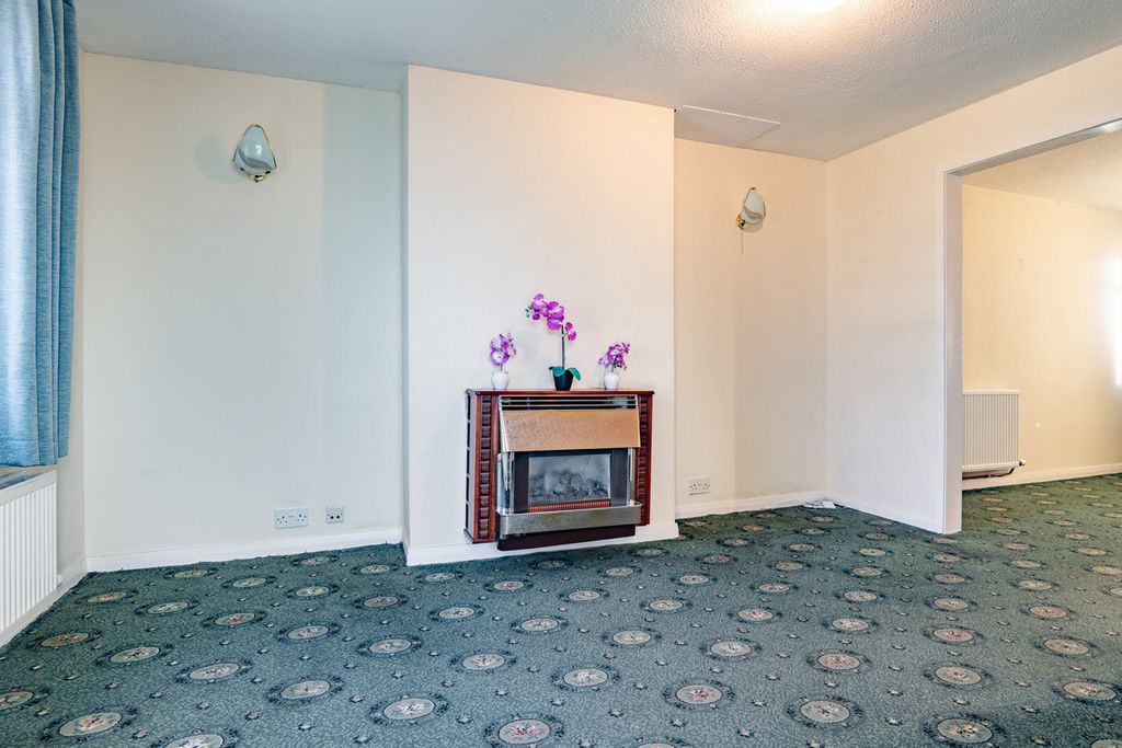 Property photo 2 of 28