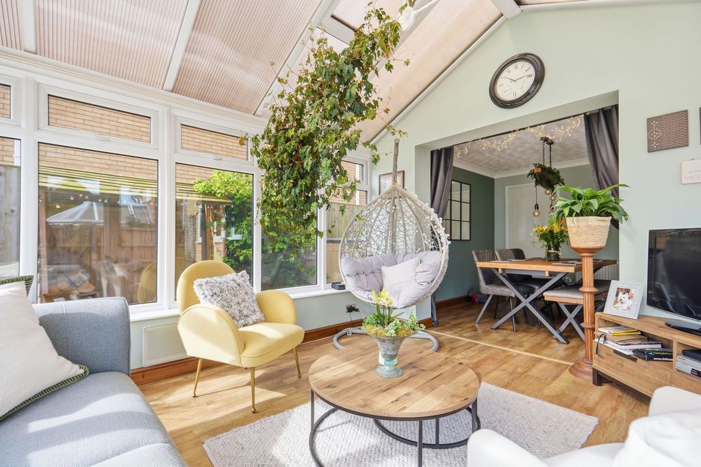 Property photo 3 of 17 Photo 8