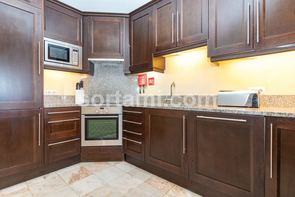 Property photo 2 of 32