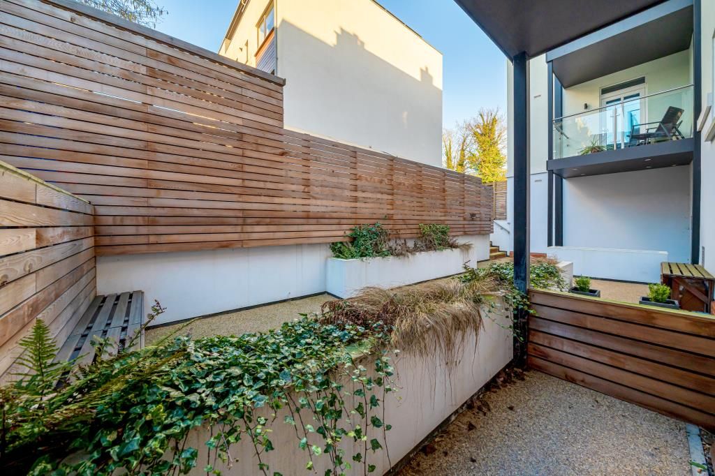 Property photo 2 of 11 Outside View