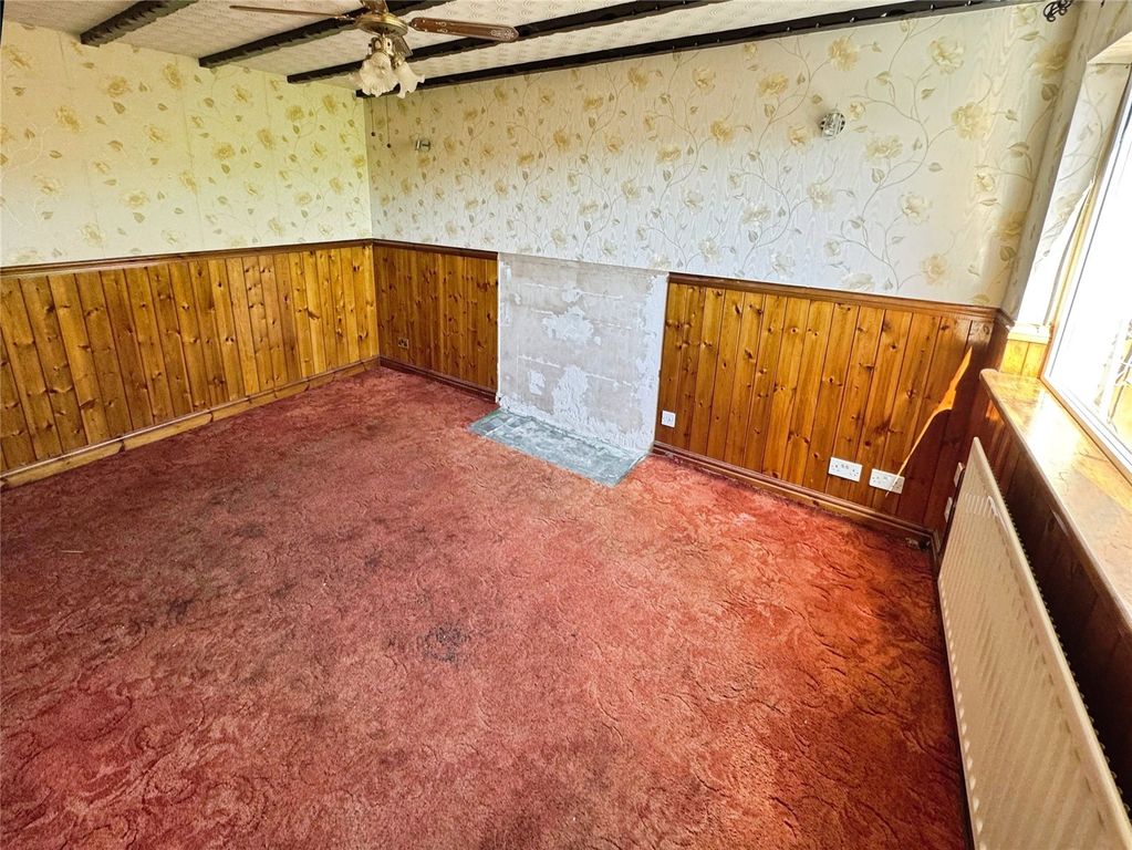 Property photo 2 of 11 Lounge
