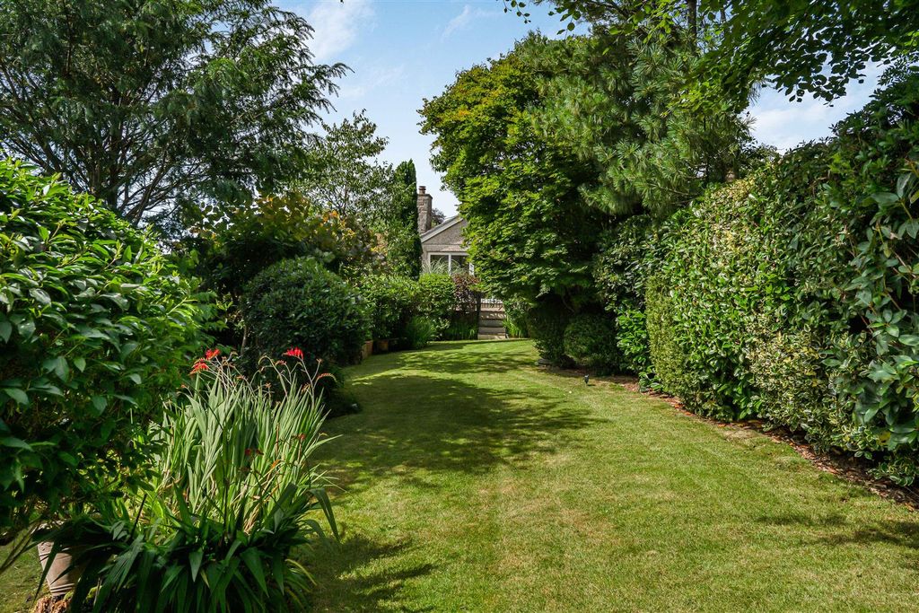 Property photo 2 of 35 Garden &amp; Grounds