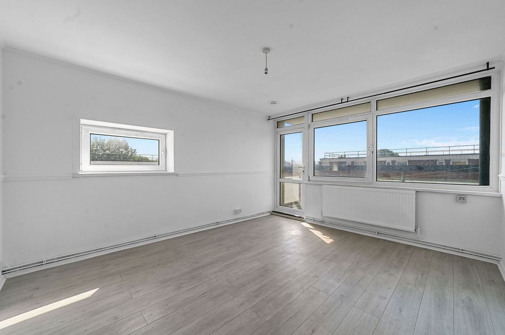 Property photo 1 of 11 Winford House E3