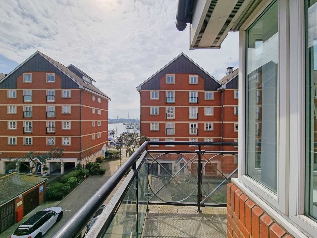 Property photo 2 of 21