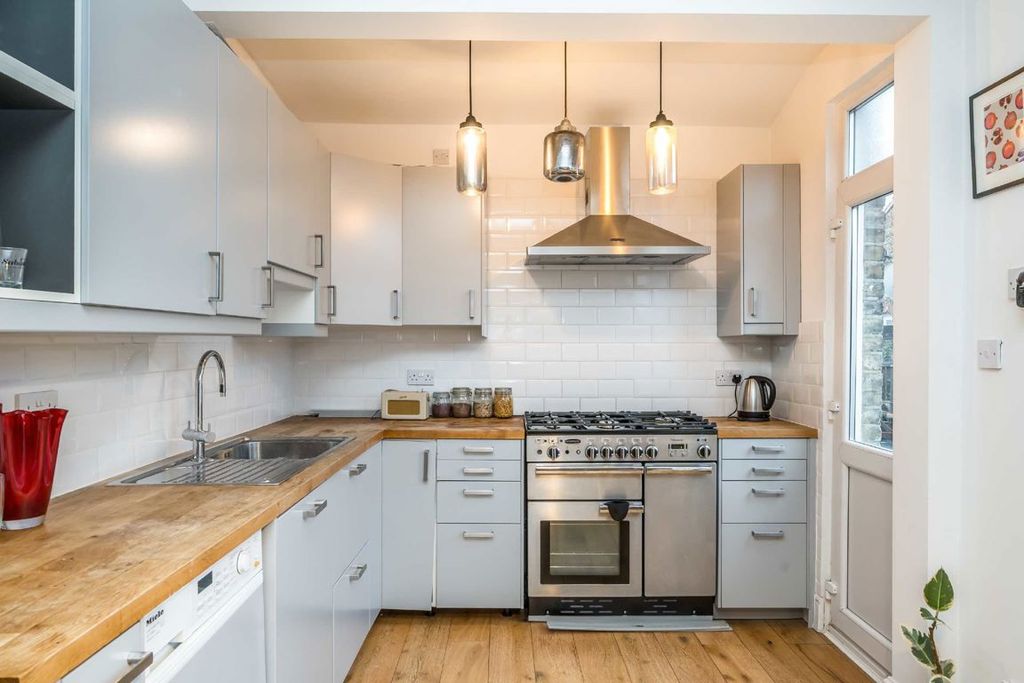 Property photo 3 of 7