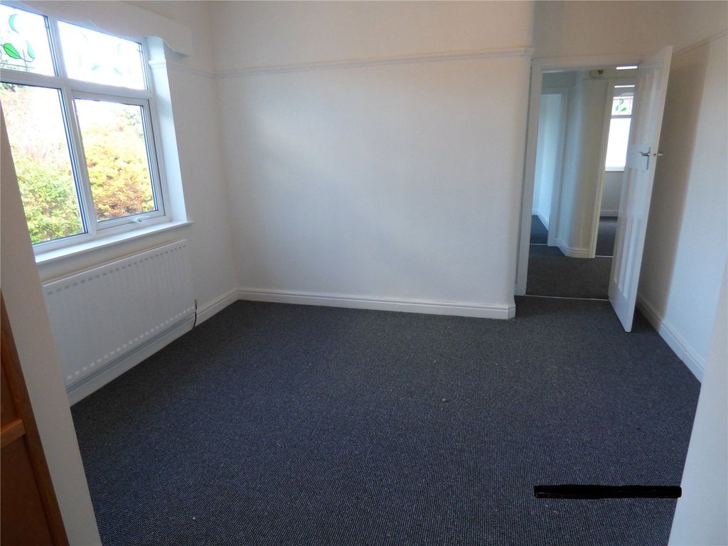 Property photo 3 of 16 Sitting Room