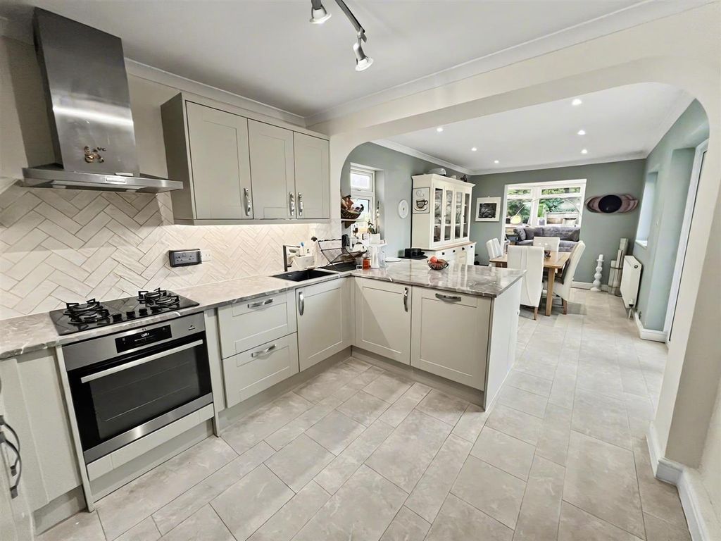 Property photo 2 of 17 Kitchen