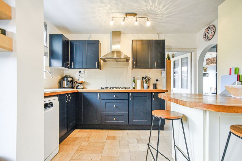 Property photo 2 of 21 Kitchen