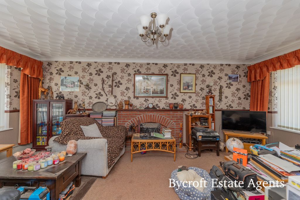 Property photo 3 of 12