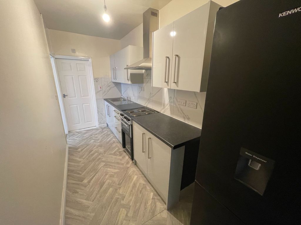 Property photo 2 of 8 Photo 5