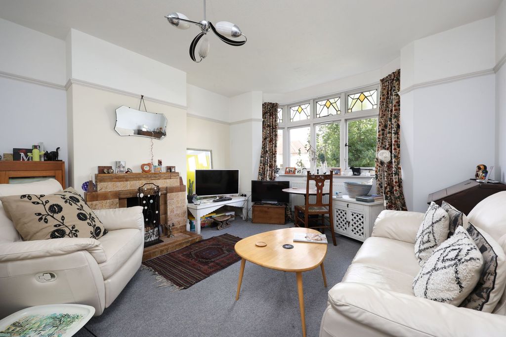 Property photo 3 of 14