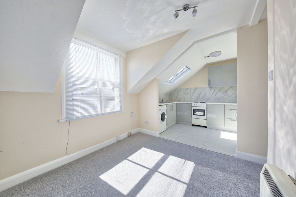 Property photo 1 of 6 Photo 5